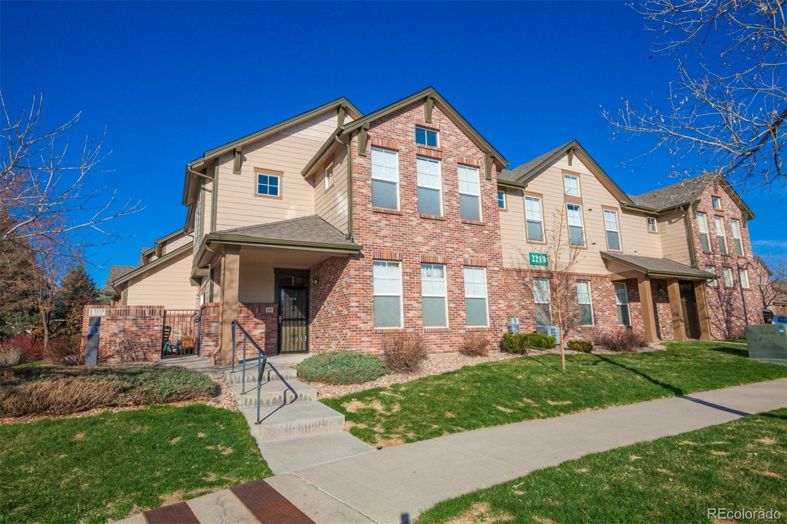 Beautiful Country Club Ridge Ranch Style Condo