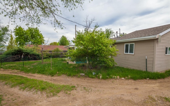 3400 S Eliot Street, Englewood, Arapahoe, Colorado, United States 80110, 2 Bedrooms Bedrooms, ,1 BathroomBathrooms,House,Sold!,S Eliot Street,9674817