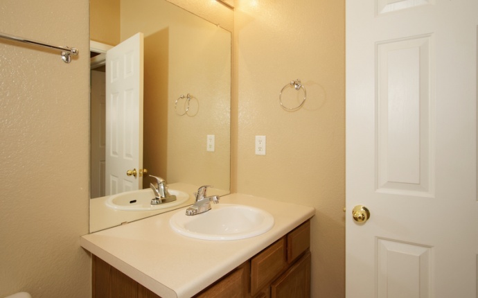 6725 S Winnipeg Circle Unit #106, Centennial, Arapahoe, Colorado, United States 80016, 2 Bedrooms Bedrooms, ,2 BathroomsBathrooms,Townhome,Sold!,S Winnipeg Circle Unit #106,9674971