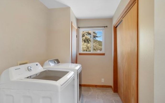 87 Elmgreen Lane, Jefferson, Colorado, United States 80439, 3 Bedrooms Bedrooms, ,2 BathroomsBathrooms,House,For Sale,Elmgreen Lane,9675031