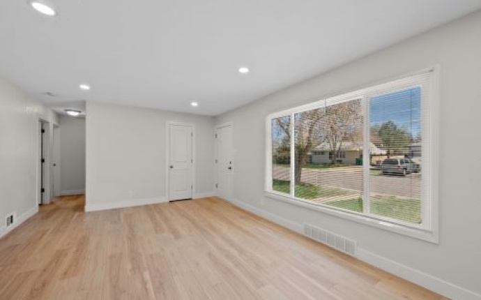 735 Iola Street, Aurora, Aurora, Colorado, United States 80010, 3 Bedrooms Bedrooms, ,1 BathroomBathrooms,House,Under Contract,Iola Street,9675035
