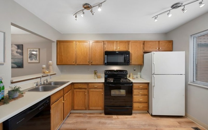 451 Wright Street, Lakewood, Jefferson, Colorado, United States 80228, 3 Bedrooms Bedrooms, ,3 BathroomsBathrooms,Townhome,Sold!,Unit #11,Wright Street,9675040