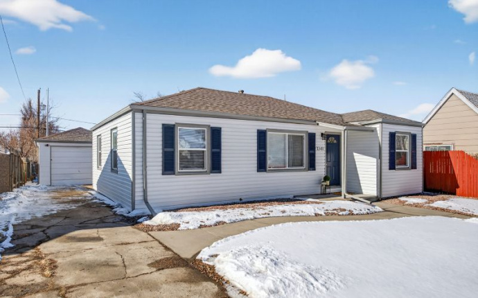 1341 Jamaica Street, Aurora, Aurora, Colorado, United States 80010, 3 Bedrooms Bedrooms, ,1 BathroomBathrooms,House,Under Contract,Jamaica Street,9675049