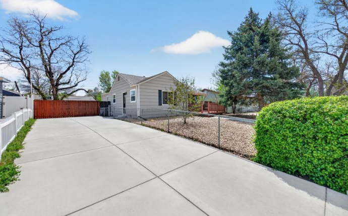 920 N Moline Street, Aurora, Arapahoe, Colorado, United States 80010, 3 Bedrooms Bedrooms, ,2 BathroomsBathrooms,House,Under Contract,N Moline Street,9675057