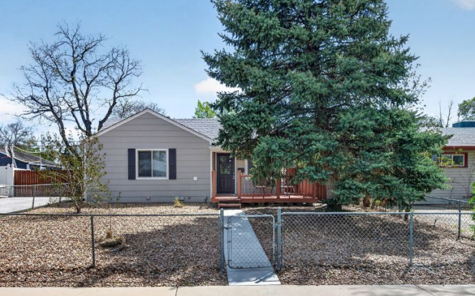 920 N Moline Street, Aurora, Arapahoe, Colorado, United States 80010, 3 Bedrooms Bedrooms, ,2 BathroomsBathrooms,House,Under Contract,N Moline Street,9675057
