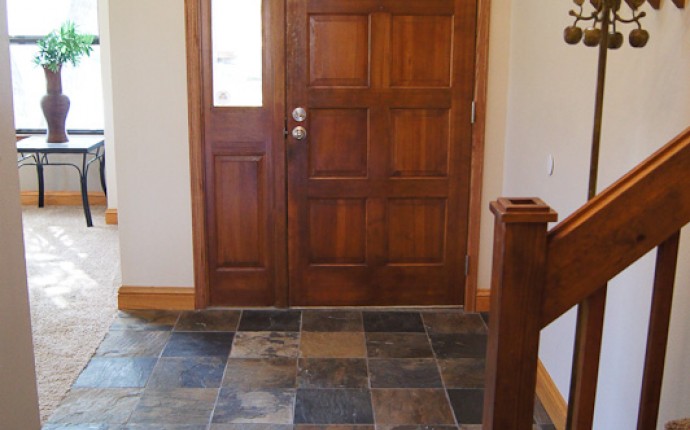 Front entryway in 3455 E Euclid Pl