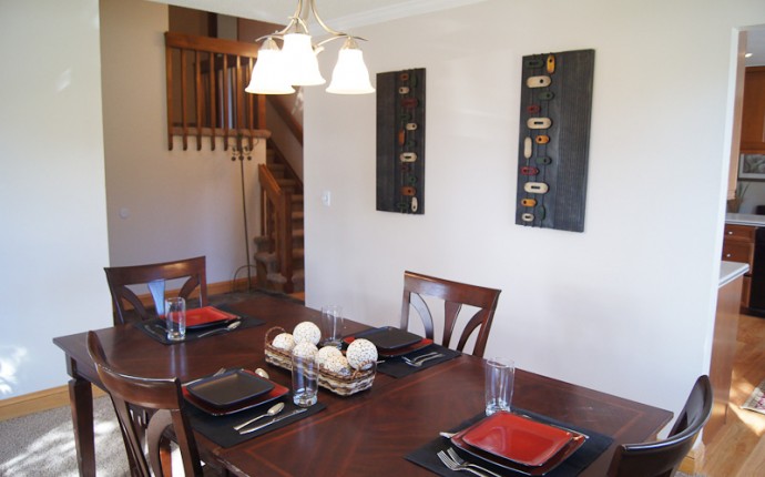 Dining room in 3455 E Euclid Pl