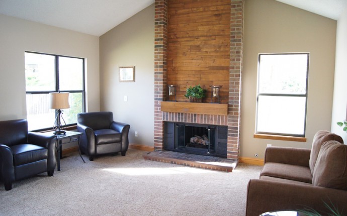 Living room, fireplace in 3455 E Euclid Pl