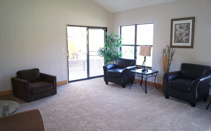 Living room in 3455 E Euclid Pl