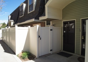 2 Bedrooms, Townhome, Sold!, E Wyoming Dr #B, 3 Bathrooms, Listing ID 9674154, Aurora, Arapahoe, Colorado, United States, 80017,