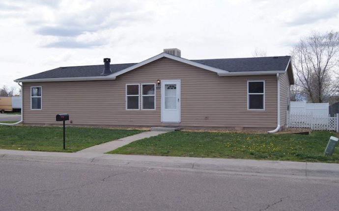 4 Bedrooms, House, Sold!, Birch St, 2 Bathrooms, Listing ID 9674277, Commerce, Adams, Colorado, United States, 80022,