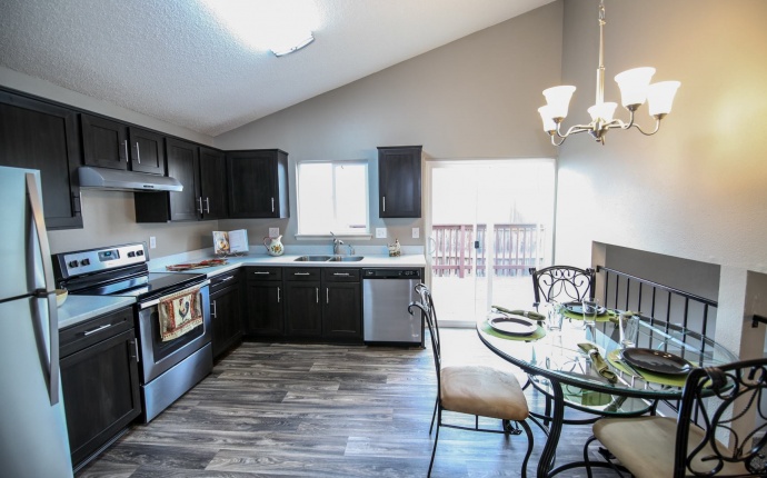 3 Bedrooms, House, Sold!, S Genoa St, 2 Bathrooms, Listing ID 9674387, Centennial, Arapahoe, Colorado, United States, 80015,