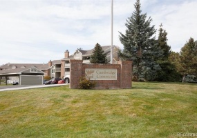 2 Bedrooms, Townhome, Sold!, W Cross Dr #201, 2 Bathrooms, Listing ID 9674544, Littleton, Jefferson, Colorado, United States, 80127,