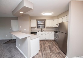 2 Bedrooms, Townhome, Sold!, W Cross Dr #201, 2 Bathrooms, Listing ID 9674544, Littleton, Jefferson, Colorado, United States, 80127,