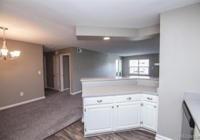 2 Bedrooms, Townhome, Sold!, W Cross Dr #201, 2 Bathrooms, Listing ID 9674544, Littleton, Jefferson, Colorado, United States, 80127,