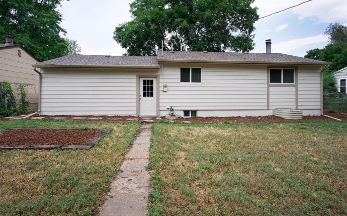 3 Bedrooms, House, Sold!, S Hooker St, 2 Bathrooms, Listing ID 9674642, Englewood, Arapahoe, Colorado, United States, 80110,