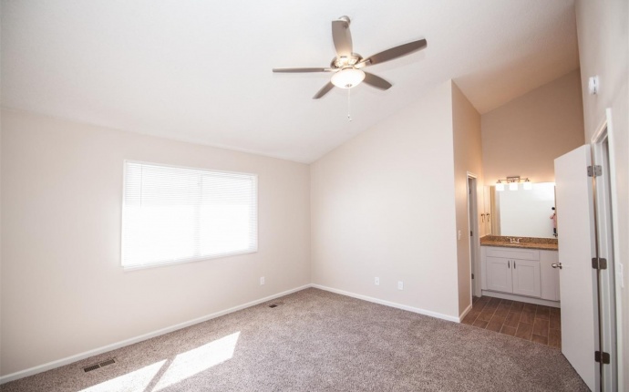 2 Bedrooms, Townhome, Sold!, S Granby Ct #B, 3 Bathrooms, Listing ID 9674666, Aurora, Arapahoe, Colorado, United States, 80014,