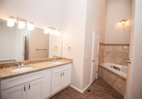 2 Bedrooms, Townhome, Sold!, S Granby Ct #B, 3 Bathrooms, Listing ID 9674666, Aurora, Arapahoe, Colorado, United States, 80014,