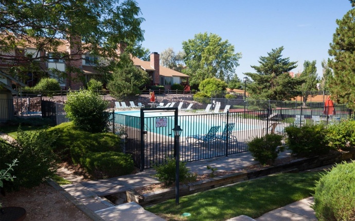 2 Bedrooms, Townhome, Sold!, S Granby Ct #B, 3 Bathrooms, Listing ID 9674666, Aurora, Arapahoe, Colorado, United States, 80014,