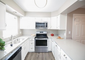 10400 W Dartmouth Ave, Lakewood, Jefferson, Colorado, United States 80227, 2 Bedrooms Bedrooms, ,2 BathroomsBathrooms,Townhome,Sold!,W Dartmouth Ave,9674707